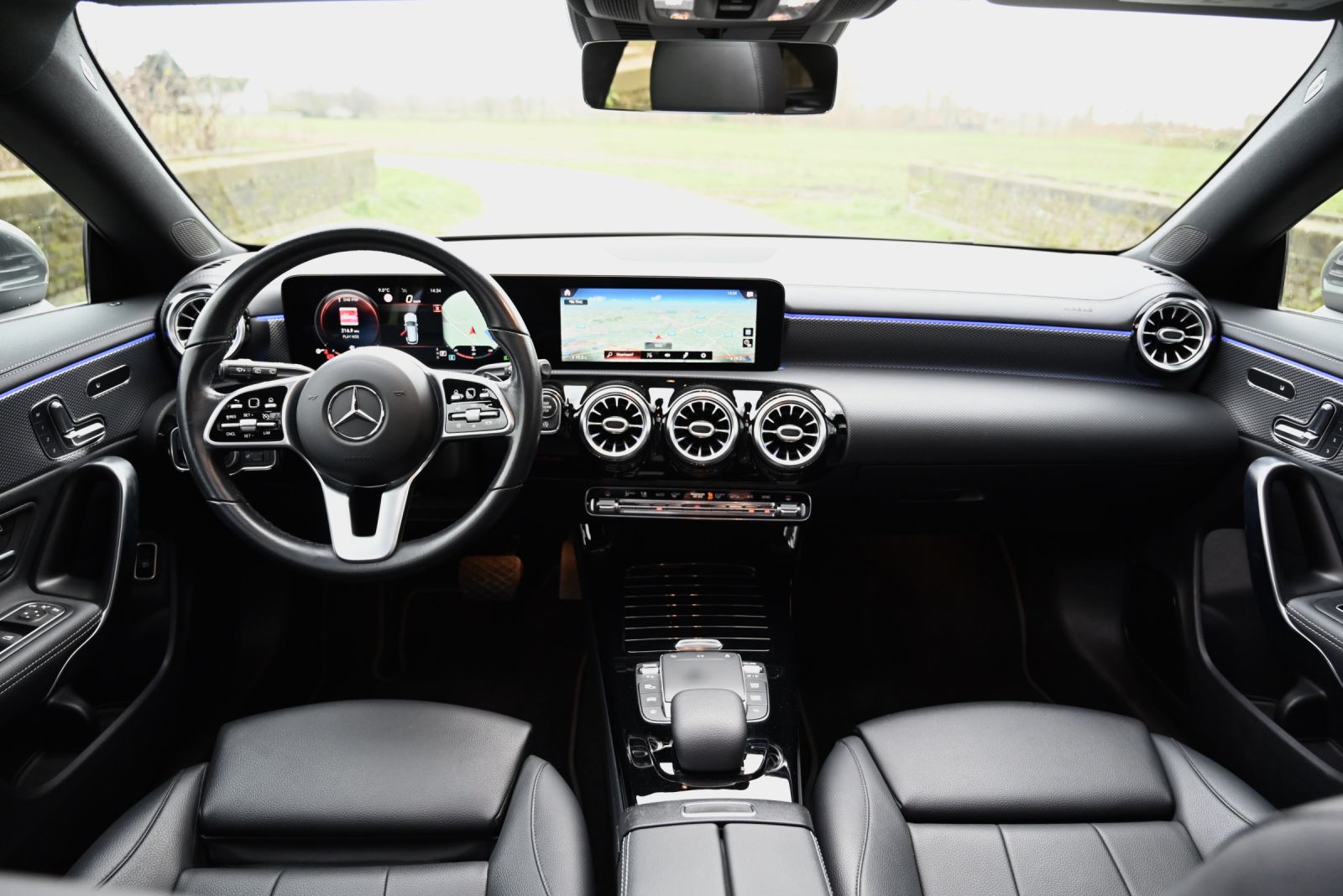 JNS Motors | Mercedes CLA180 Urban Adaptive Led/ Memory Seats/ Ambilight/ Carplay/ Virtual Reality