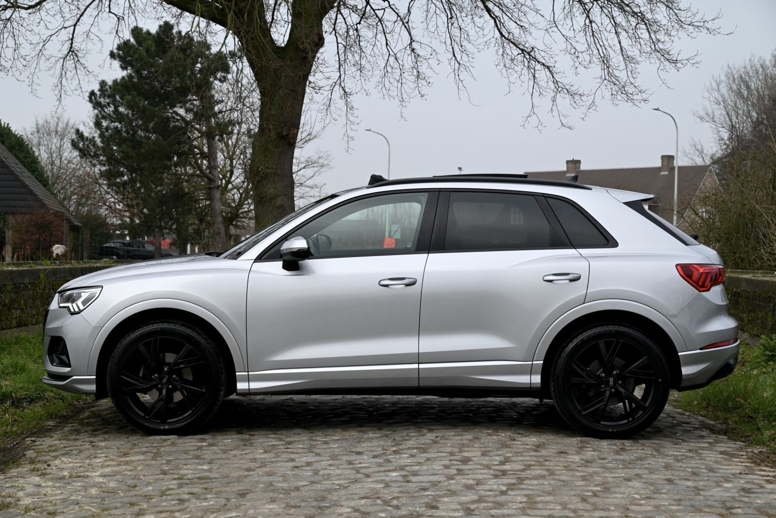 JNS Motors | Audi Q3 Platinum Shadow Line 35TFSI S-Tronic